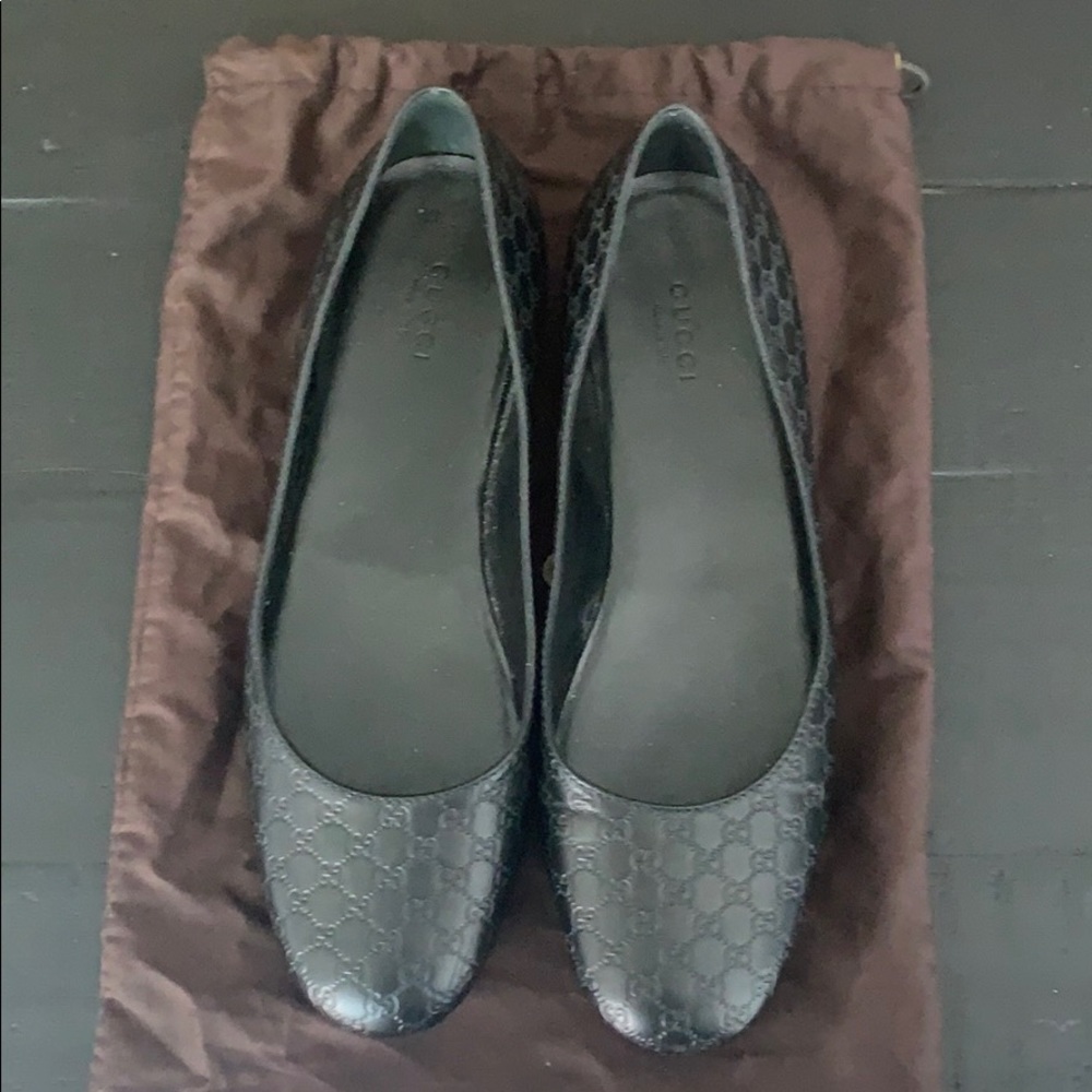 Gucci flats black size 38 very gently worn
